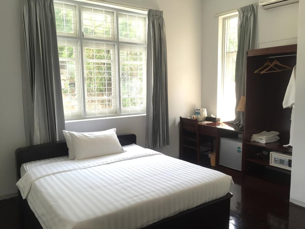 Aye Chan Thar Hotel Yangon Exterior photo