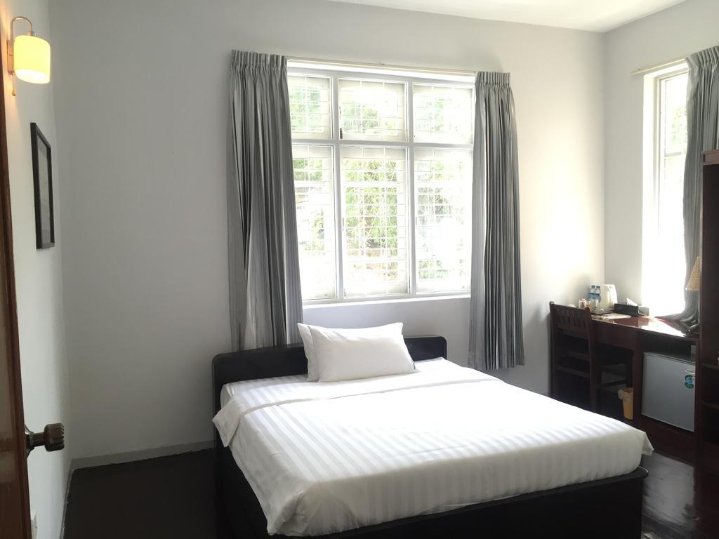 Aye Chan Thar Hotel Yangon Exterior photo